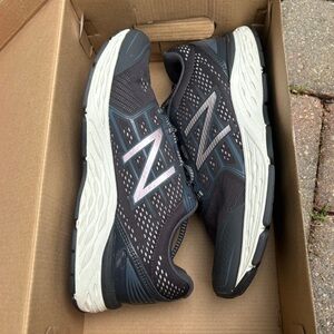 MAKE AN OFFER: Woman’s Athletic Shoes, I’m willing to sell cheap.